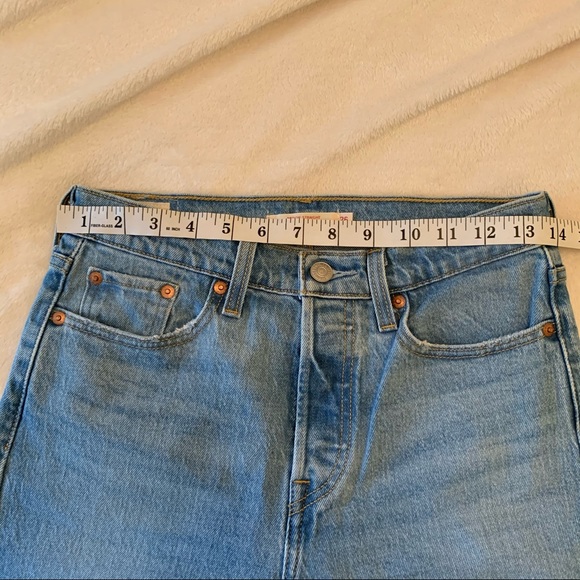 Levi’s Wedgie Straight Jean denim aritzia - Picture 3 of 16